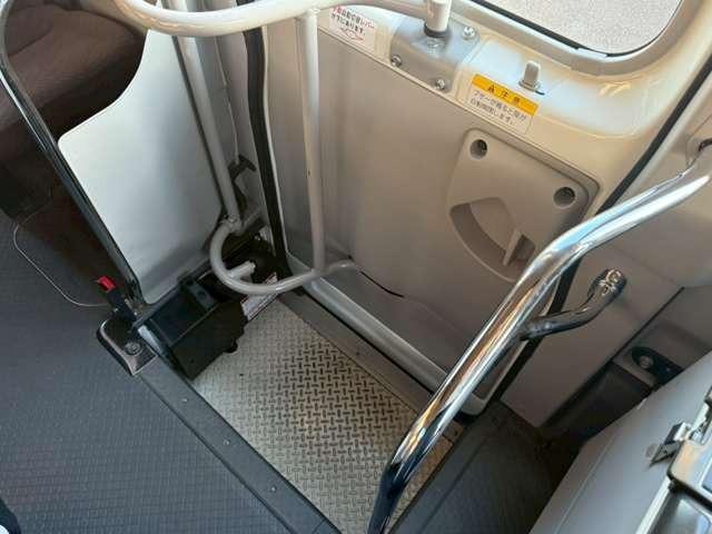 リエッセII ＧＸ　２８人乗り・自動スイングドア・オートマ・冷蔵庫・オートエアコン・ＥＴＣ・バックモニター・バックカメラ・ナビゲーション（40枚目）