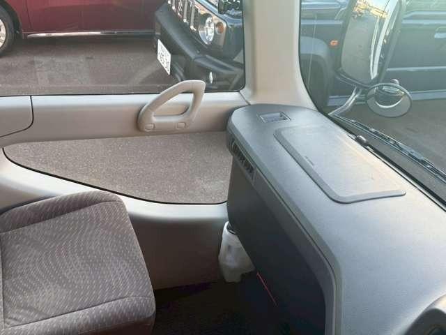 リエッセII ＧＸ　２８人乗り・自動スイングドア・オートマ・冷蔵庫・オートエアコン・ＥＴＣ・バックモニター・バックカメラ・ナビゲーション（42枚目）