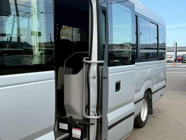 コースター ＧＸ　２８人乗り・自動スイングドア・オートマ・冷蔵庫・オートエアコン・ＥＴＣ・バックカメラ・ナビゲーション・オートステップ・リクライニングシート（26枚目）