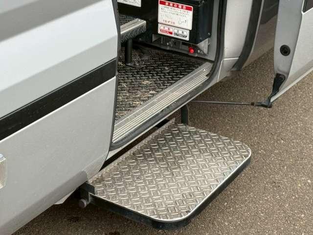 コースター ＧＸ　２８人乗り・自動スイングドア・オートマ・冷蔵庫・オートエアコン・ＥＴＣ・バックカメラ・ナビゲーション・オートステップ・リクライニングシート（28枚目）