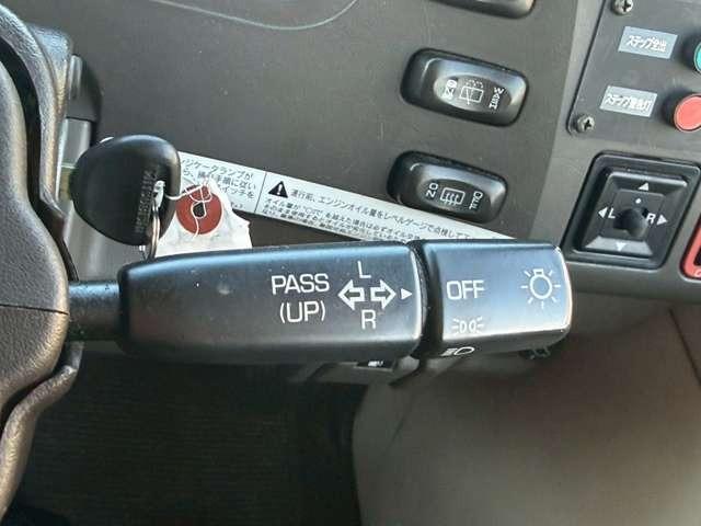 ローザ 　２９人乗り　エアサス・オートステップ・冷蔵庫・ＥＴＣ・フロントダウンエアサスニーリン付き・リクライニングモケットシート・１８０馬力・ターボ付き（28枚目）