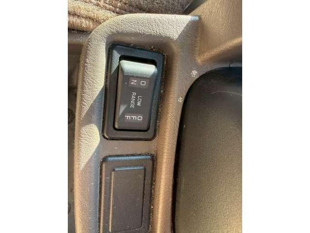 ローザ 　２９人乗り　エアサス・オートステップ・冷蔵庫・ＥＴＣ・フロントダウンエアサスニーリン付き・リクライニングモケットシート・１８０馬力・ターボ付き（33枚目）