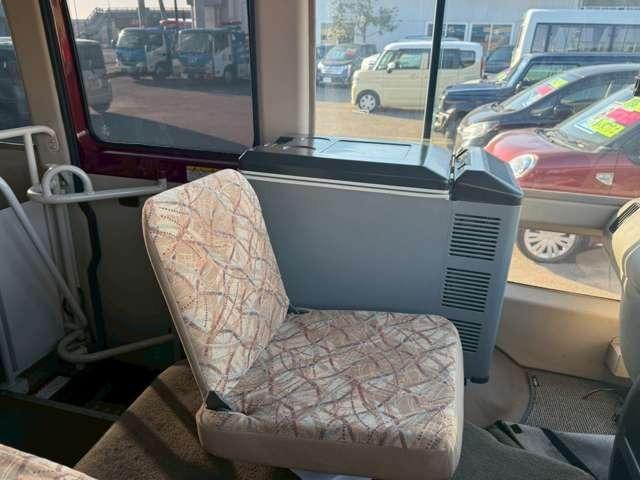 ローザ 　２９人乗り　エアサス・オートステップ・冷蔵庫・ＥＴＣ・フロントダウンエアサスニーリン付き・リクライニングモケットシート・１８０馬力・ターボ付き（43枚目）