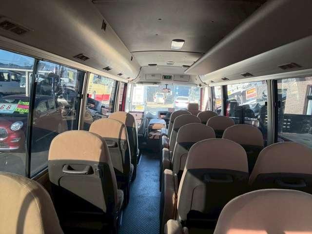 ローザ 　２９人乗り　エアサス・オートステップ・冷蔵庫・ＥＴＣ・フロントダウンエアサスニーリン付き・リクライニングモケットシート・１８０馬力・ターボ付き（61枚目）