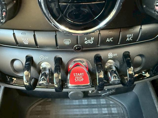 �i�r�E�d�s�b�E�h�����R���̃p�[�c�ޔ̔���t���s���Ă���܂��B���C�y�ɃX�^�b�t�܂ł����k�������B