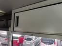 　ディーゼル車　６速マニュアル車　エアサス　温蔵庫　リクライニングシート　ＥＴＣ　エアコン　換気扇　電動開閉スライドドア　バックモニター（32枚目）