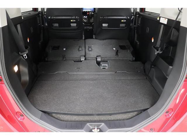 リヤシートを前倒しすると更なるスペースを確保できます！