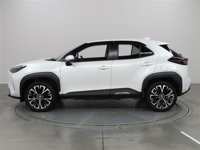 ヤリスクロス ハイブリッドＺ　１年保証　ワンオーナ－　フルセグ　メモリーナビ　ミュージックプレイヤー接続可　シートヒータ　全周囲カメラ　バックカメラ　ＢＳモニタ－　車線逸脱警報　衝突被害軽減システム　ＥＴＣ　ドラレコ　ＬＥＤランプ（4枚目）