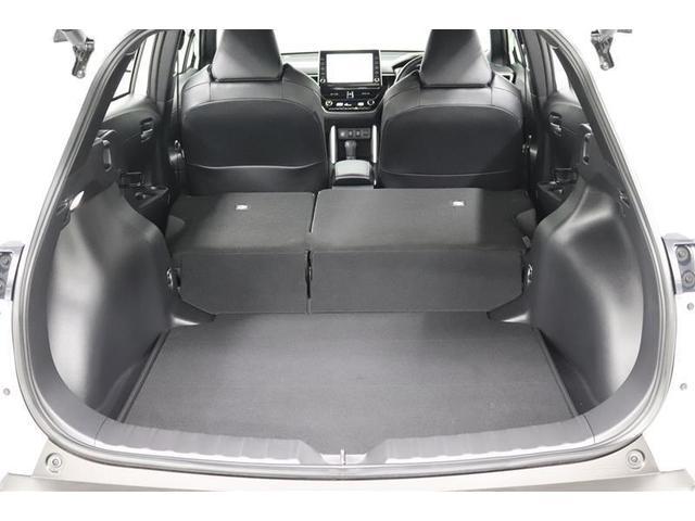 リヤシートを前倒しすると更なるスペースを確保できます！