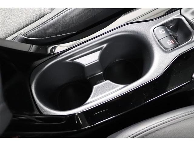 使い勝手の良いセンター部のカップホルダー！よく使う場所にあると便利ですよね。