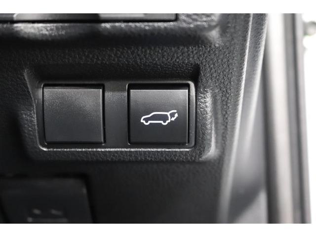 後ろが狭くてもサッと積める。途中で止められる安心のバックドア。後ろの駐車スペースが狭い時に重宝しますよ♪