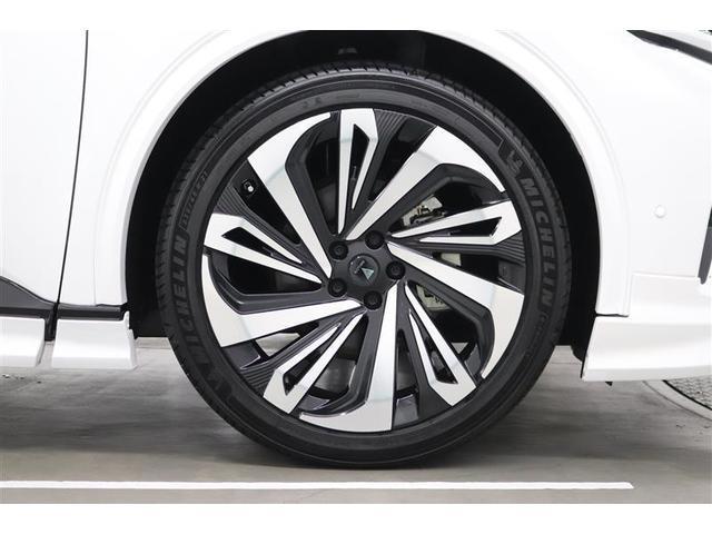 �I�V�����͑�������I���f���X�^���A���~�z�C�[���𑕒����Ă���܂��B