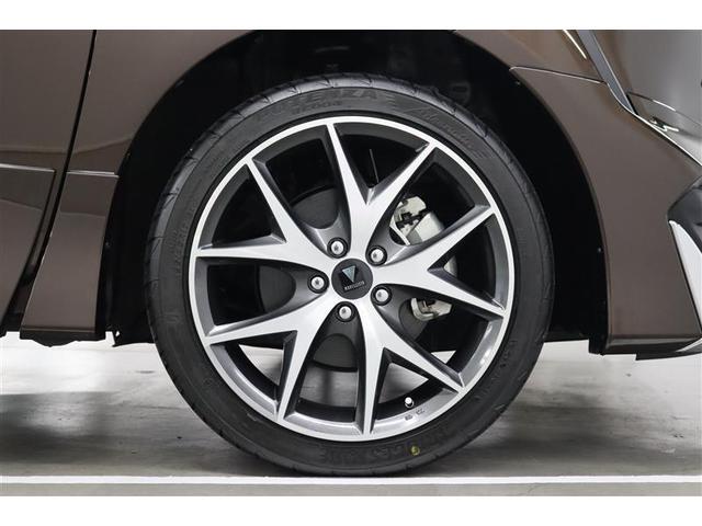 �I�V�����͑�������I���f���X�^���A���~�z�C�[���𑕒����Ă���܂��B