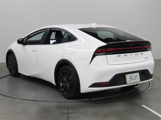 プリウス Ｘ　１年保証　ワンオーナ－　フルセグ　ＤＡ　ミュージックプレイヤ接続可　バックカメラ　オートマチックハイビーム　ＢＳモニタ－　車線逸脱警報　衝突被害軽減システム　ＥＴＣ　ＬＥＤランプ　アイドリングストップ（5枚目）