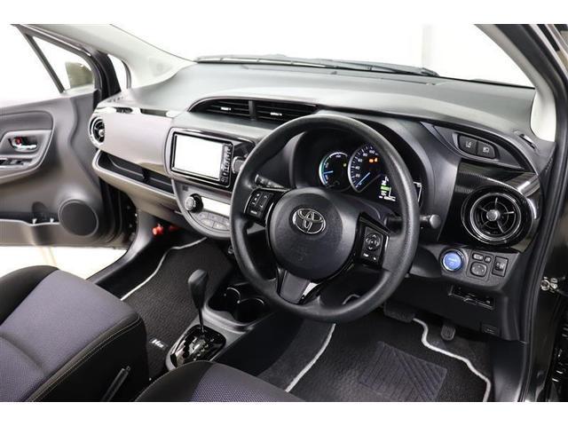 ヴィッツ ハイブリッドＦ　セーフティーエディション　１年保証　ワンオーナー　ワンセグ　メモリーナビ　ミュージックプレイヤー接続可　バックカメラ　オートマチックハイビーム　車線逸脱警報　横滑り防止装置　衝突被害軽減システム　ＥＴＣ　　アイドリングストップ（30枚目）