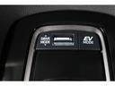 燃費をより向上させるエコドライブモードとパワフルな走行を愉しめるパワーモードを選べるスイッチが付いております!