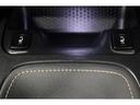 運転席と助手席には寒い日の肩や腰、冷えやすい下肢を温めてくれるシートヒーターが付いております!