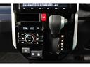 スタイリッシュなデザインのインパネ。各操作スイッチは使いやすい位置に配置されてます。