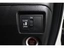助手席側電動スライドドアはドアの直接操作以外にも運転席からのスイッチ操作やリモコン操作でも開閉が可能!狭い駐車場などでもドアの開閉が楽々・安心ですね!