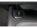 運転席と助手席には寒い日の肩や腰、冷えやすい下肢を温めてくれるシートヒーターが付いております!