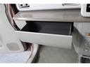 スッキリしまうことのできる助手席アッパーボックスがあります！