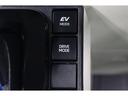 燃費をより向上させるエコドライブモードとパワフルな走行を愉しめるパワーモードを選べるスイッチが付いております！