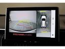 パノラミックビューモニター付きです。車両を上から見たような映像をディスプレイオーディオ画面に表示。運転席からの目視だけでは見にくい、車両周辺の状況をリアルタイムでしっかり確認できます。