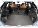 リヤシートを前倒しすると更なるスペースを確保できます!