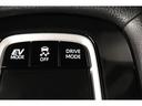 燃費をより向上させるエコドライブモードとパワフルな走行を愉しめるパワーモードを選べるスイッチが付いております！