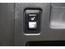 運転席には寒い日の肩や腰、冷えやすい下肢を温めてくれるシートヒーターが付いております！
