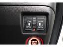 両側電動スライドドアはドアの直接操作以外にも運転席からのスイッチ操作やリモコン操作でも開閉が可能!狭い駐車場などでもドアの開閉が楽々・安心ですね!
