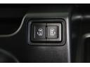 運転席と助手席の間にセンターロアボックスがあります!