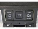 両側電動スライドドアはドアの直接操作以外にも運転席からのスイッチ操作やリモコン操作でも開閉が可能！狭い駐車場などでもドアの開閉が楽々・安心ですね！