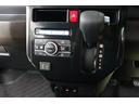 運転席と助手席の間にセンターロアボックスがあります!