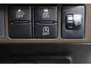運転席と助手席には寒い日の肩や腰、冷えやすい下肢を温めてくれるシートヒーターが付いております!