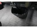 運転席と助手席の間にセンターロアボックスがあります!