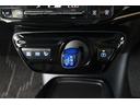 運転席と助手席には寒い日の肩や腰、冷えやすい下肢を温めてくれるシートヒーターが付いております!