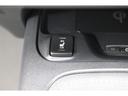 運転席と助手席には寒い日の肩や腰、冷えやすい下肢を温めてくれるシートヒーターが付いております!