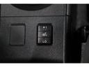運転席には寒い日の肩や腰、冷えやすい下肢を温めてくれるシートヒーターが付いております!