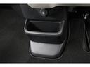 運転席と助手席の間にセンターロアボックスがあります!
