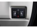 両側電動スライドドアはドアの直接操作以外にも運転席からのスイッチ操作やリモコン操作でも開閉が可能!狭い駐車場などでもドアの開閉が楽々・安心ですね!