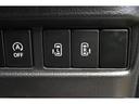 両側電動スライドドアはドアの直接操作以外にも運転席からのスイッチ操作やリモコン操作でも開閉が可能！狭い駐車場などでもドアの開閉が楽々・安心ですね！