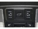両側電動スライドドアはドアの直接操作以外にも運転席からのスイッチ操作やリモコン操作でも開閉が可能!狭い駐車場などでもドアの開閉が楽々・安心ですね!