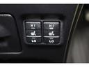 運転席と助手席には寒い日の肩や腰、冷えやすい下肢を温めてくれるシートヒーターが付いております!