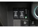 両側電動スライドドアはドアの直接操作以外にも運転席からのスイッチ操作やリモコン操作でも開閉が可能!狭い駐車場などでもドアの開閉が楽々・安心ですね!
