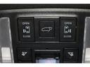 両側電動スライドドアはドアの直接操作以外にも運転席からのスイッチ操作やリモコン操作でも開閉が可能!狭い駐車場などでもドアの開閉が楽々・安心ですね!