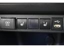 運転席と助手席には寒い日の肩や腰、冷えやすい下肢を温めてくれるシートヒーターが付いております！