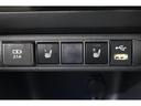 運転席と助手席には寒い日の肩や腰、冷えやすい下肢を温めてくれるシートヒーターが付いております!