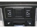 両側電動スライドドアはドアの直接操作以外にも運転席からのスイッチ操作やリモコン操作でも開閉が可能!狭い駐車場などでもドアの開閉が楽々・安心ですね!