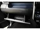 グローボックスに加え更に便利な収納スペースの助手席オープントレイがあります!